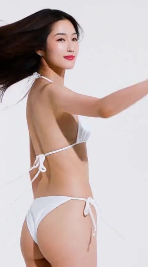泳装美女转身 White Swimwear S 封面